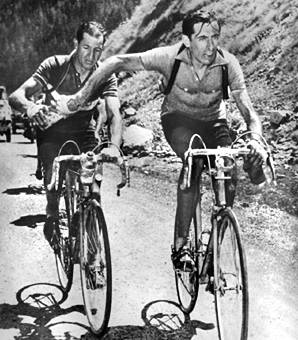 gino-bartali-a-sinistra-e-fausto-coppi-a-destra