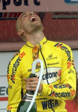 stefano-garzelli-happy-on-the-podium-2000