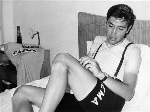 sobbing_ Eddy_ Merckx_ on_ the_ day_ he_ was_ kicked off_ the Giro _1969