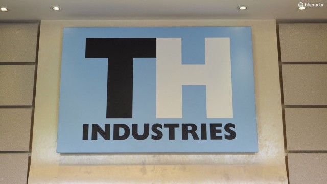 TH Industries - родительская компания производителя FSA. И мы попали на главную тайванскую фабрику, чтобы увидеть, как производятся компоненты